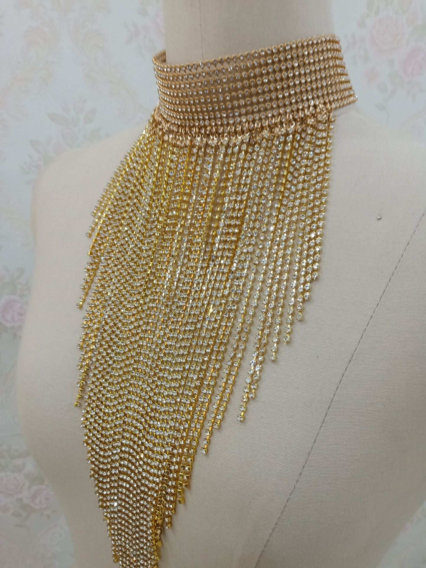 Glam Tassel Wave Choker